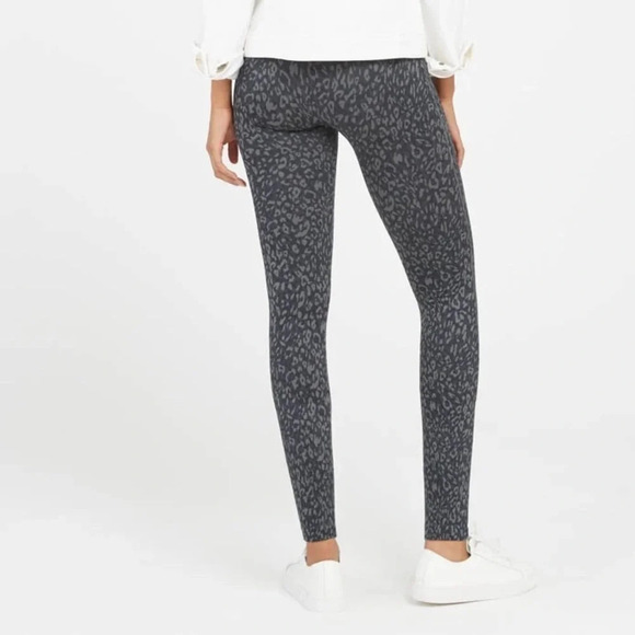 SPANX Look At Me Now Seamless Leggings Black Gray Leopard - Picture 3 of 13